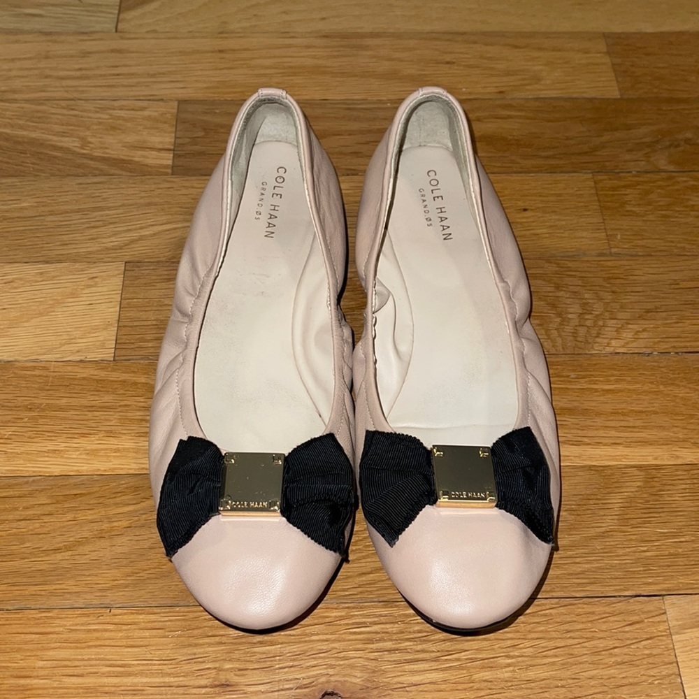 Cole Haan Grand.OS nude ballet flat. Size 8, fits like 7.5. Black and gold bow.